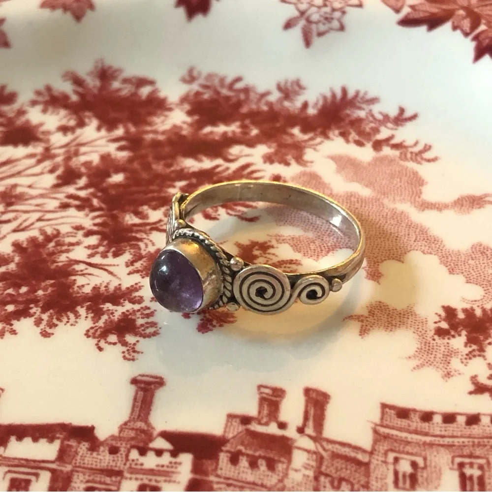 Vintage silver metal boho ring w/ purple stone cabochon amethyst? sz 6